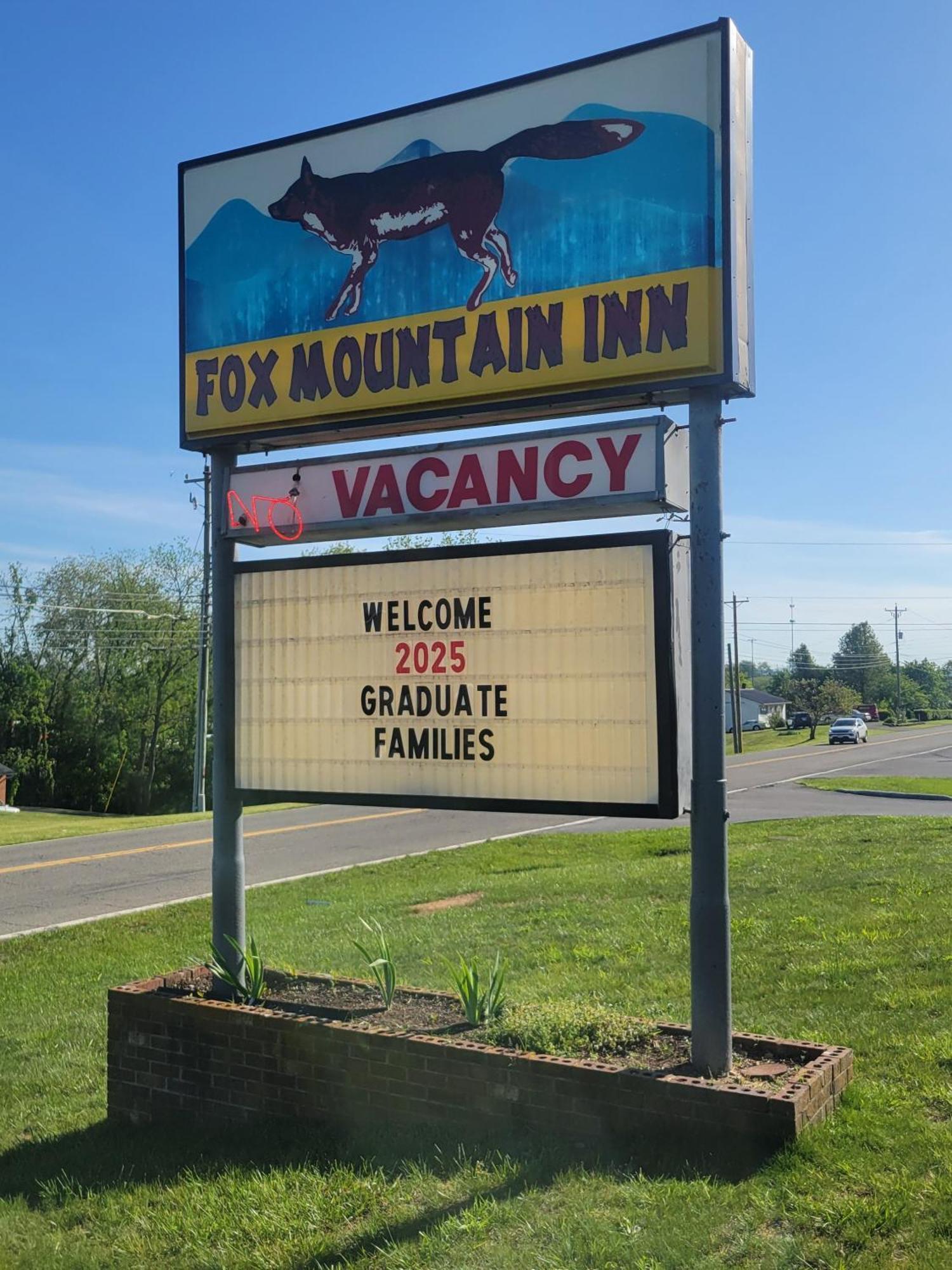 Fox Mountain Inn Max Meadows Exteriör bild